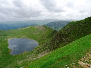 Helvellyn summit looking east at red tarn and striding edge2