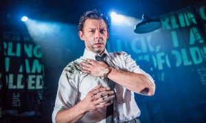 Richard Coyle as Larry Lamb